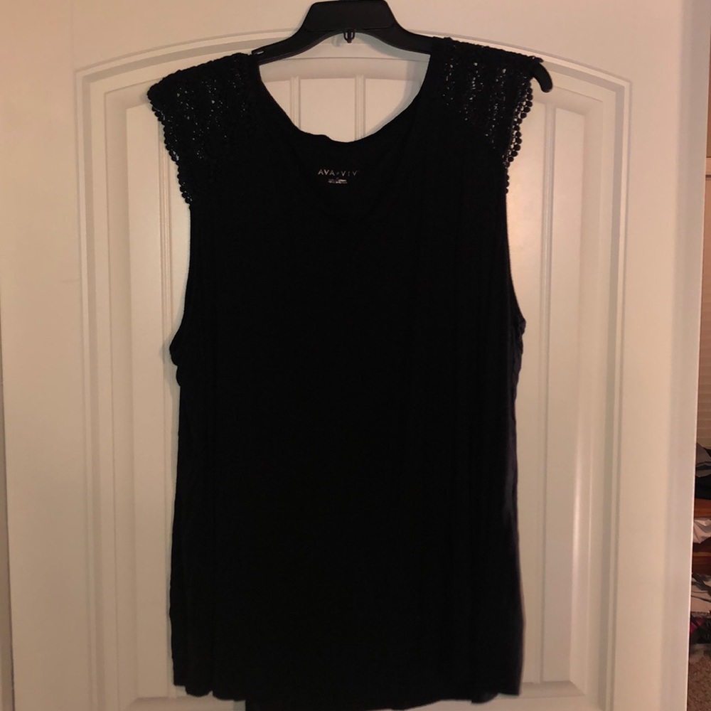Lace shoulder tee